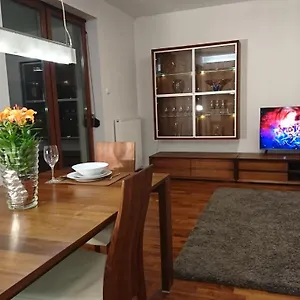 https://quiet-and-spacious-apartment-with-garage-option.krakowhotelspoland.com